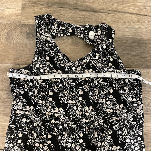 Gap Floral V-Neck Pullover - Picture 6 of 7